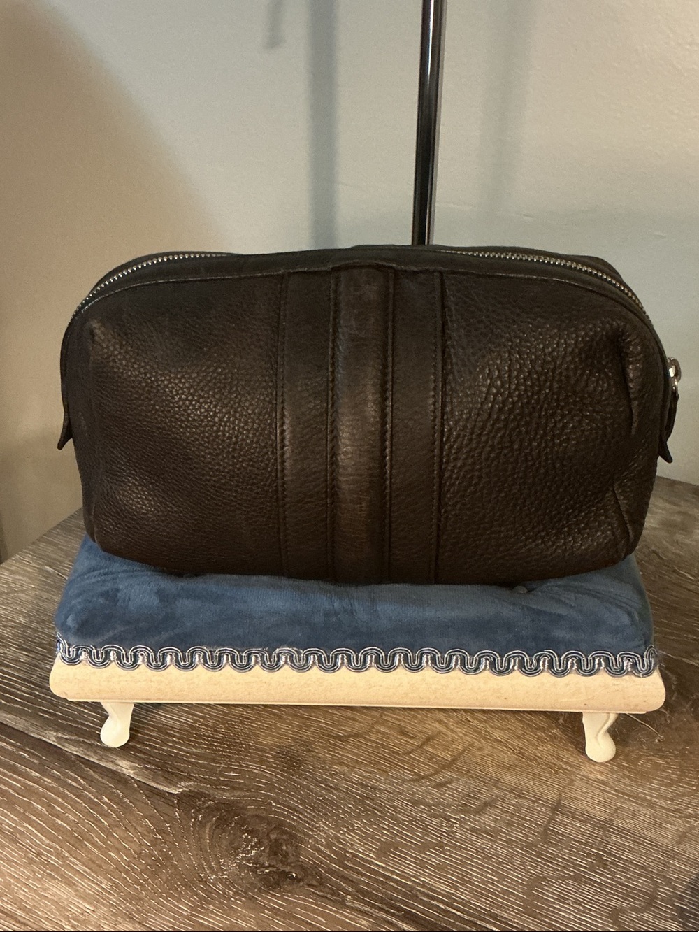 Authentic Gucci Dark Brown Pebbled Leather Toiletry Dopp Kit 9x3.5x4 GUC - Picture 2 of 8